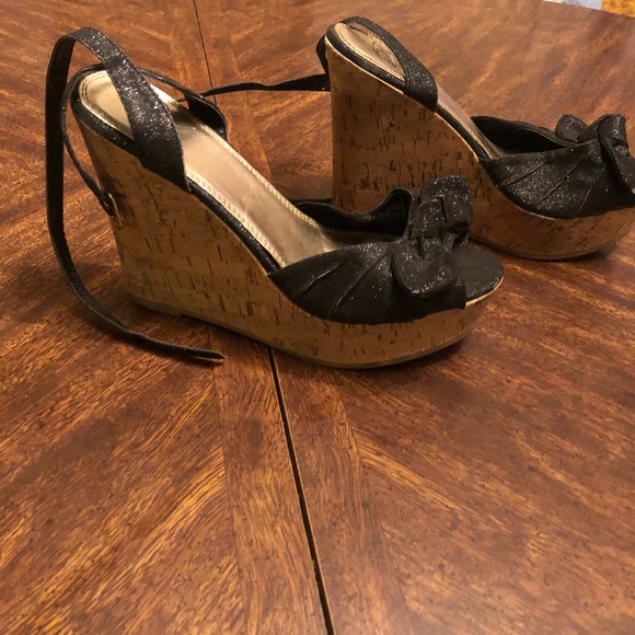 Adorable wedges with bow - Picture 3 of 3